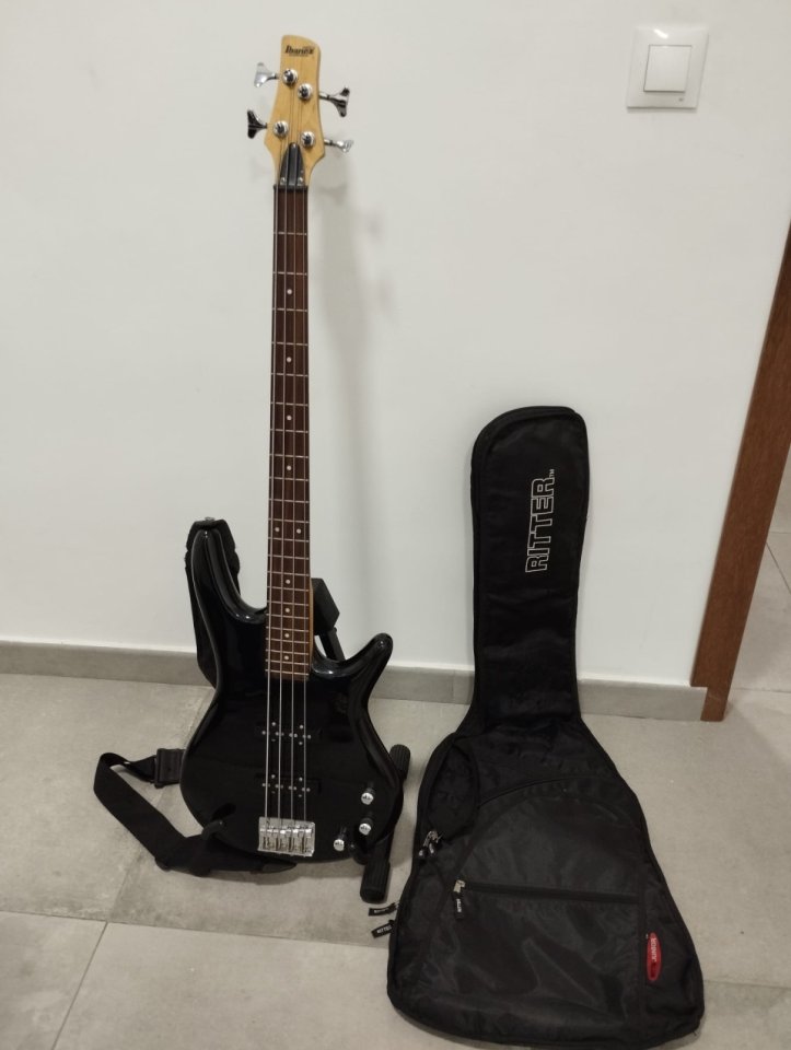 Bajo Ibanez gio soundgear