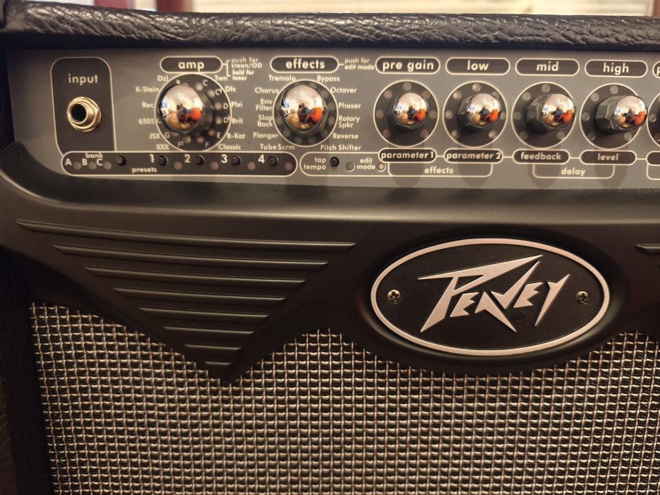 Amplificador para Guitarra Peavy 15W de segunda mano · Foto 8 de 9 · Cantabria · 55 €