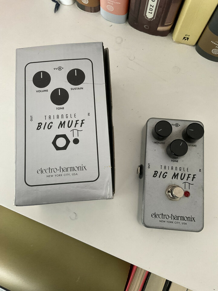 Reservado *TRIANGLE BIG MUFF PI