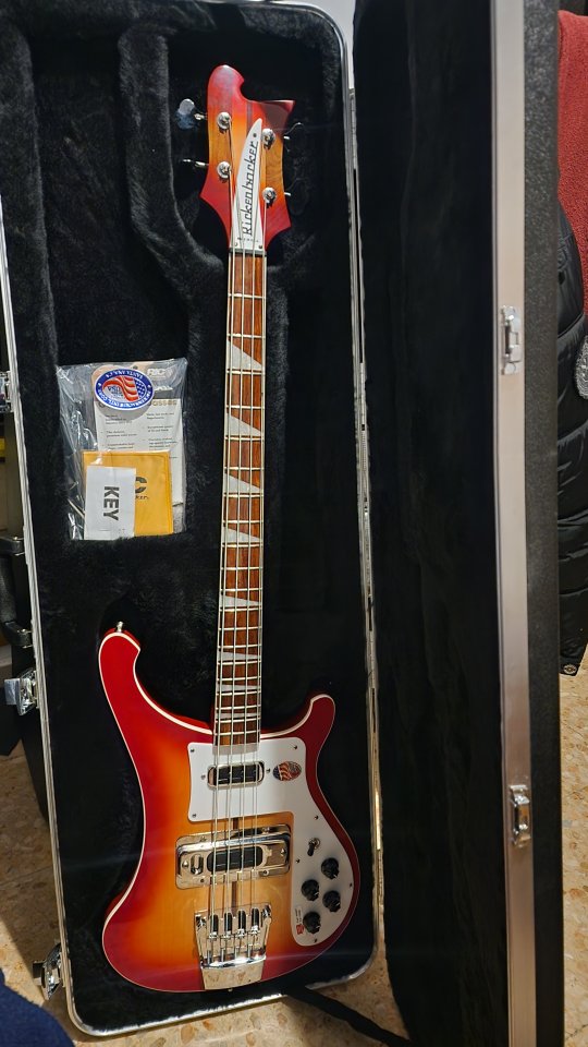 Rickenbacker 4003 Fireglo 2025. Nuevo sin estrenar.