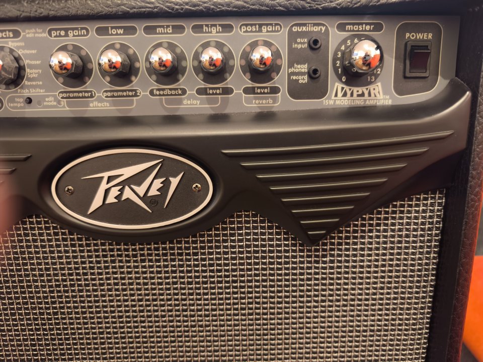Amplificador para Guitarra Peavy 15W de segunda mano · Foto 7 de 9 · Cantabria · 55 €