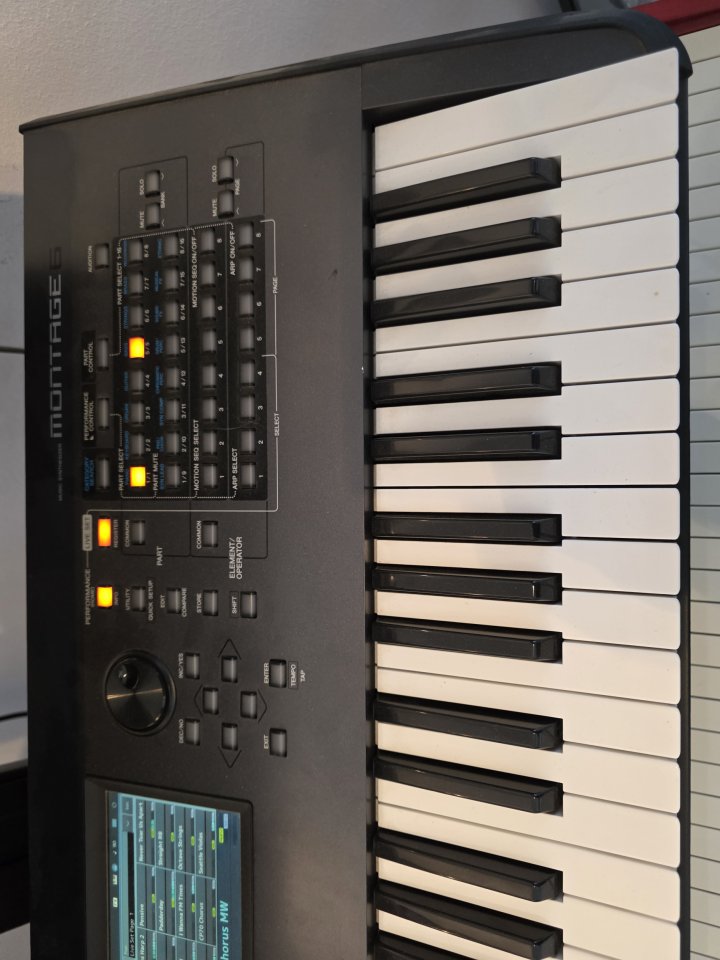YAMAHA Montage 6 de segunda mano · Foto 5 de 5 · Sevilla · 1500 €