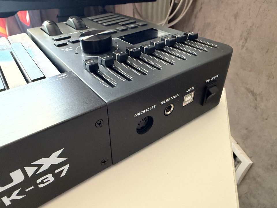 NUX NTK 37 Teclado controlador