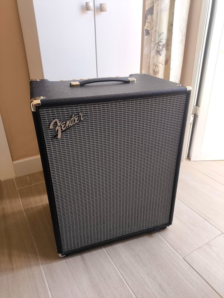 Fender Rumble 500 de segunda mano · Foto 1 de 4 · Badajoz · 650 €