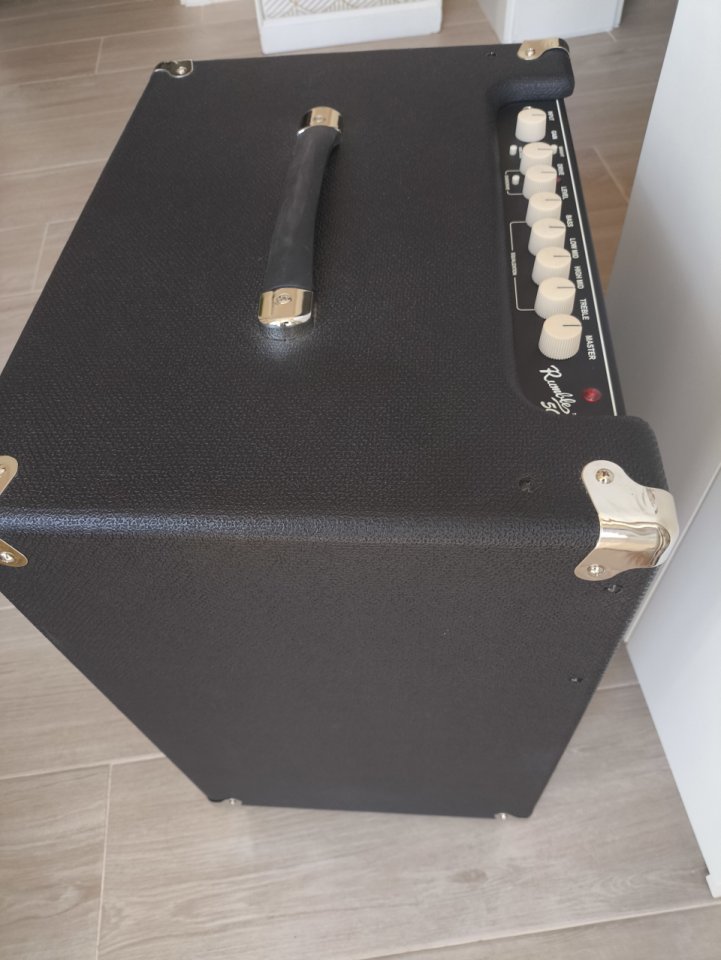 Fender Rumble 500 de segunda mano · Foto 3 de 4 · Badajoz · 650 €
