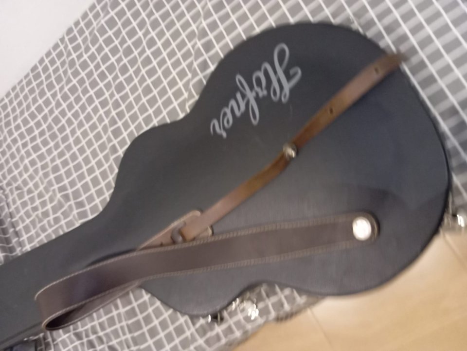 Bajo Höfner Verythin Htc-500/7 y Estuche Höfner