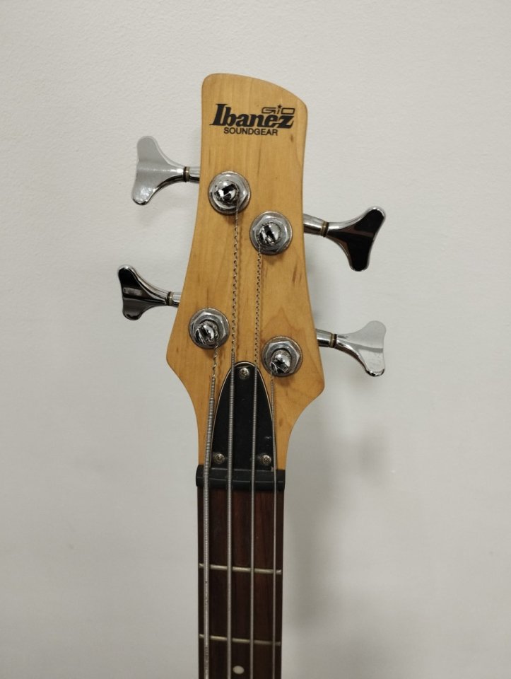 Bajo Ibanez gio soundgear