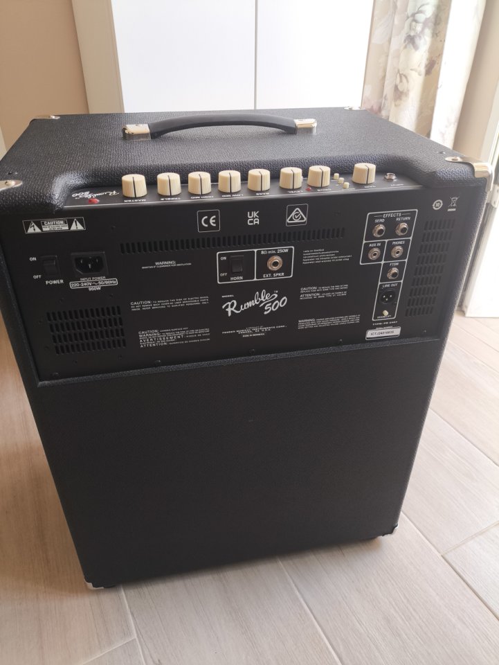 Fender Rumble 500 de segunda mano · Foto 4 de 4 · Badajoz · 650 €