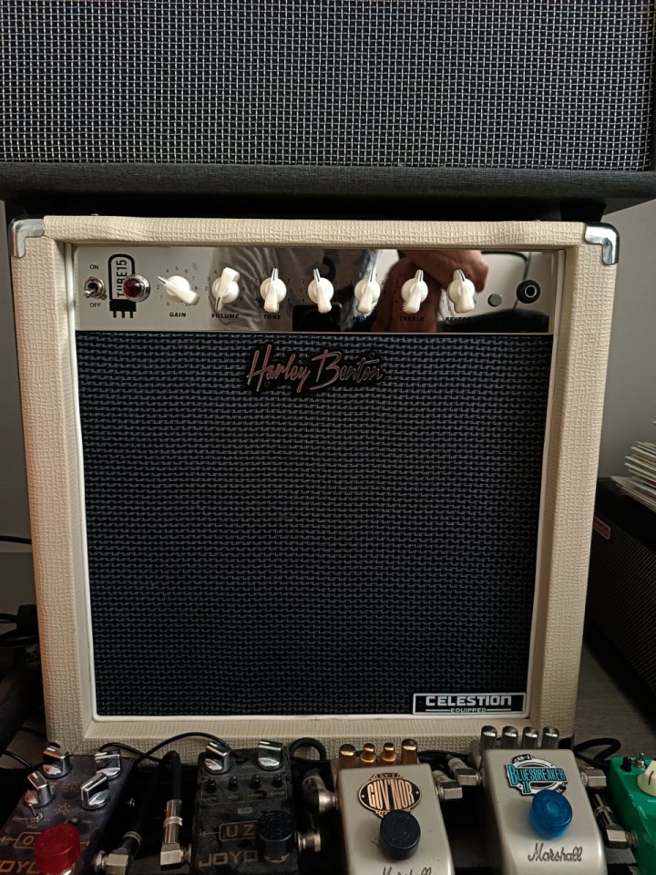 Harley Benton Tube 15 amplificador válvulas de segunda mano · Madrid · 150 €