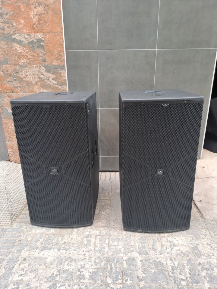 Dos Subgraves Das Vantec 218a + Fundas + Soportes Satelites de segunda mano · Foto 2 de 8 · Sevilla · 3150 €