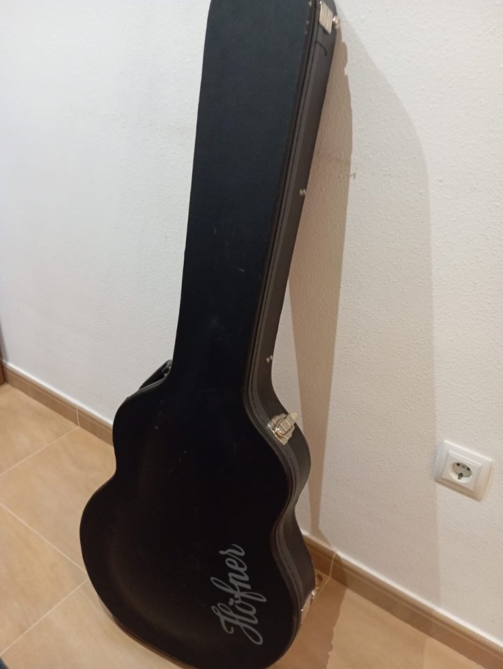 Bajo Höfner Verythin Htc-500/7 y Estuche Höfner