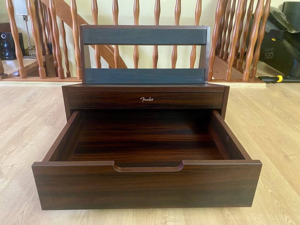 Fender Deluxe Wooden Amplifier Stand de segunda mano · Foto 2 de 9 · Pontevedra · 190 €