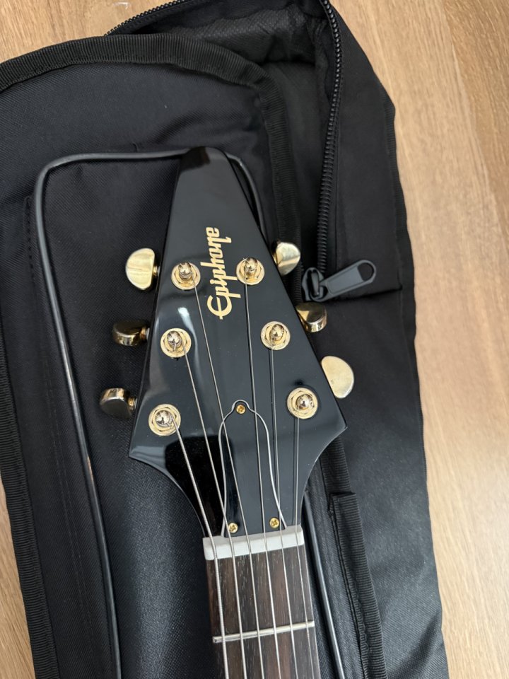 Epiphone '58 Korina Flying V (2010) de segunda mano · Foto 2 de 10 · Madrid · 850 €