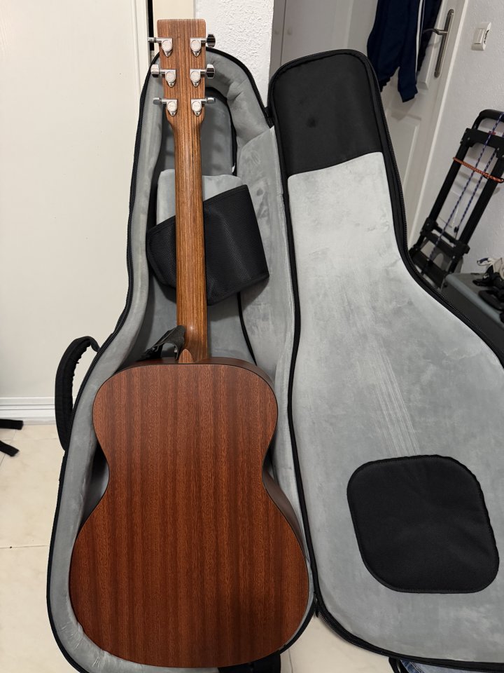 Vendo o cambio. Martin 000 X Series. de segunda mano · Foto 2 de 3 · Málaga · 650 €