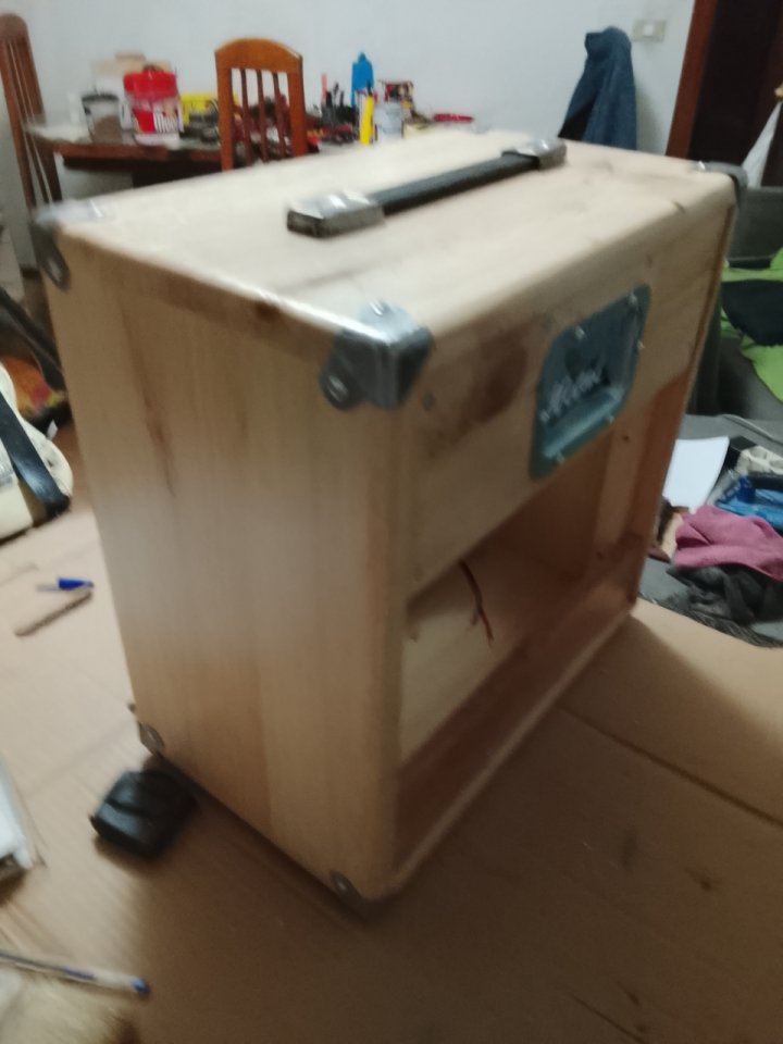 Pantalla 1x12 madera de Abeto Finlandés 18mm de segunda mano · Foto 2 de 10 · Cáceres · 90 €