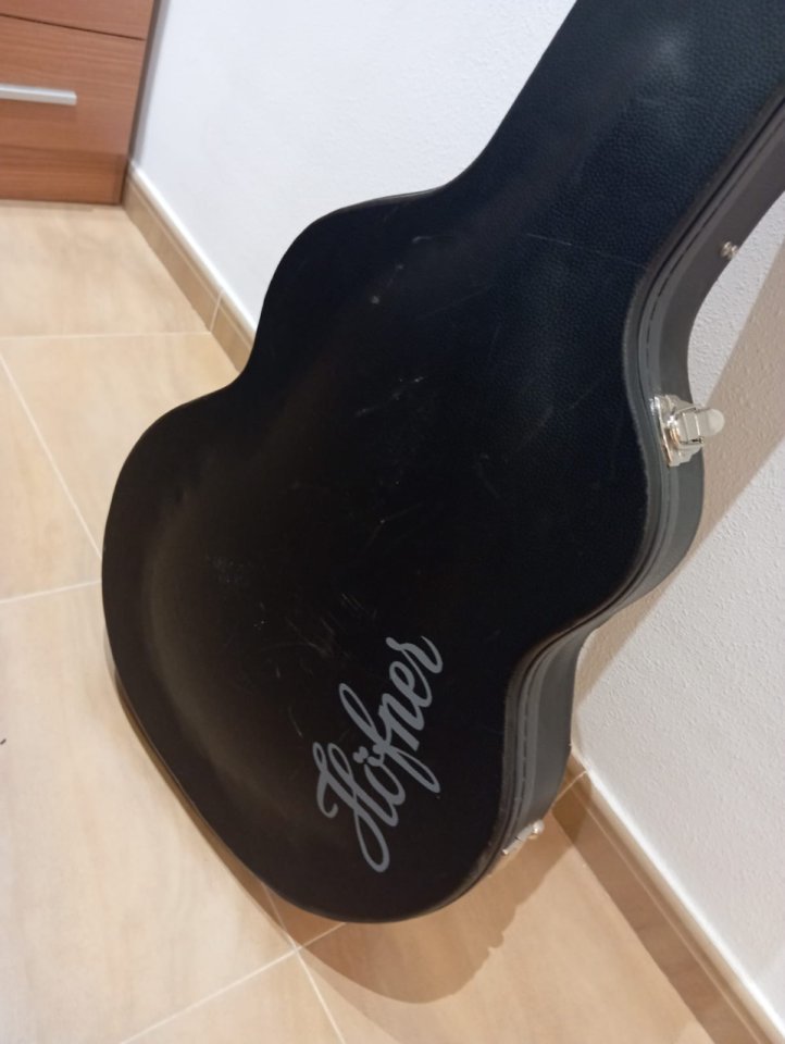 Bajo Höfner Verythin Htc-500/7 y Estuche Höfner