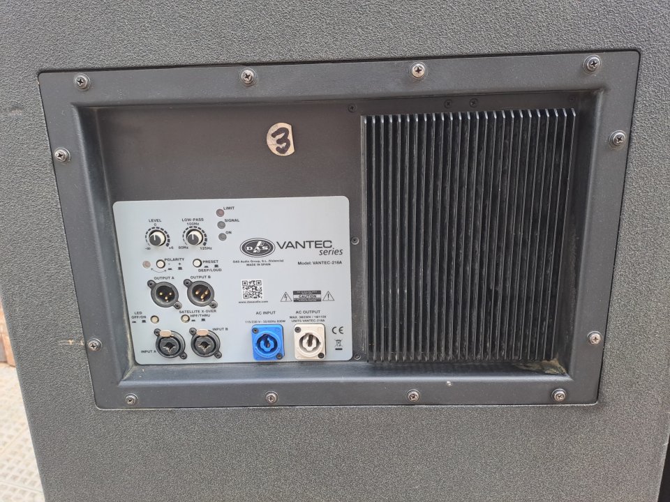 Dos Subgraves Das Vantec 218a + Fundas + Soportes Satelites de segunda mano · Foto 5 de 8 · Sevilla · 3150 €