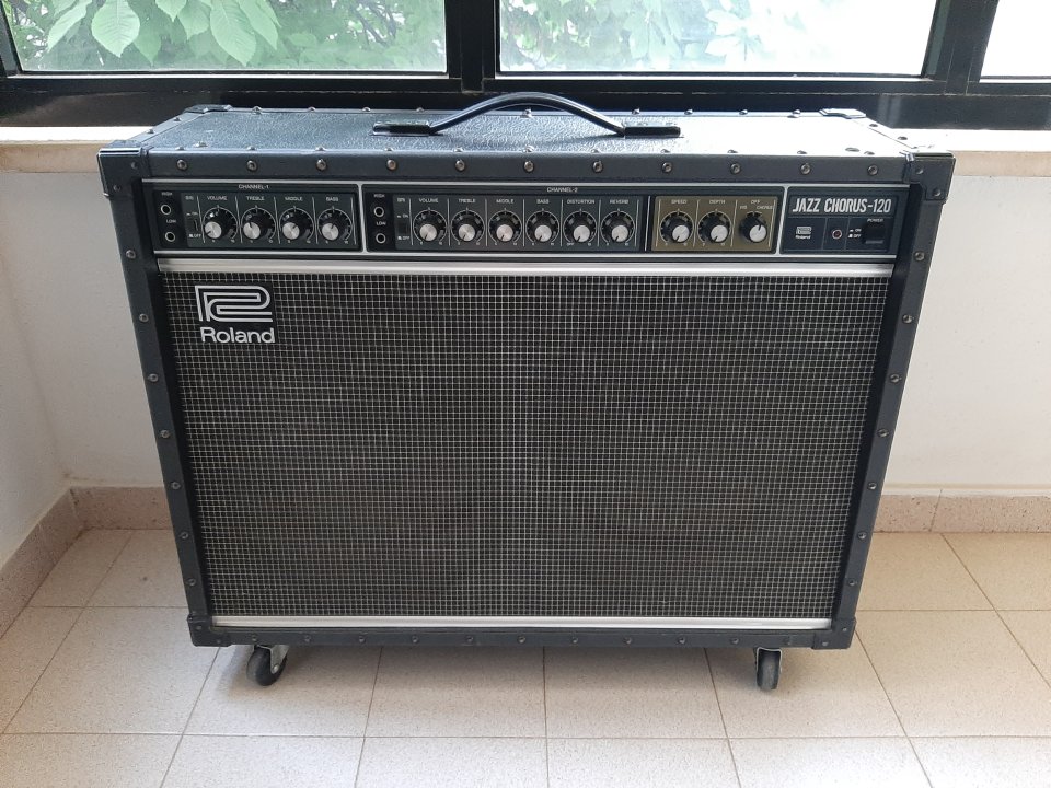 Roland JC 120 Jazz Chorus de segunda mano · Foto 1 de 5 · Albacete · 750 €