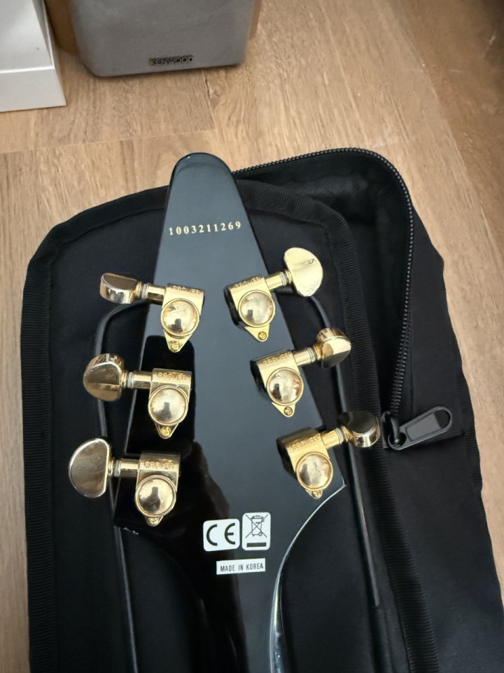 Epiphone '58 Korina Flying V (2010) de segunda mano · Foto 7 de 10 · Madrid · 850 €