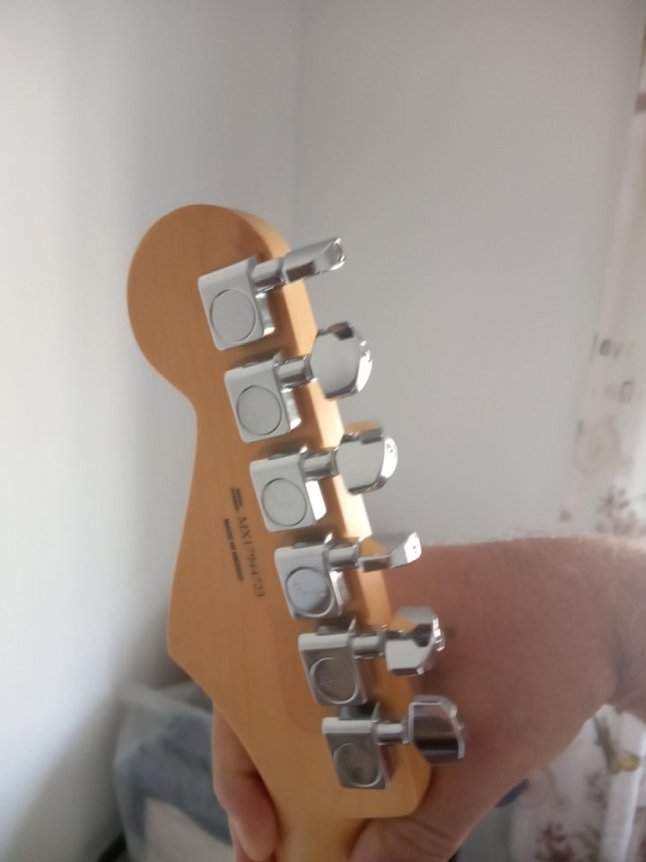 Fender Player Stratocaster color Buttercream de segunda mano · Foto 5 de 5 · Madrid · 500 €
