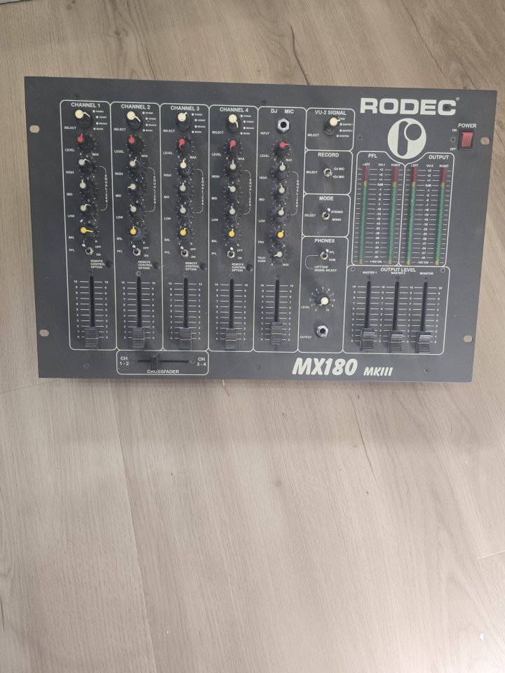 Rodec MX180 MKIII Mezclador DJ Profesional de segunda mano · Foto 1 de 2 · Madrid · 770 €