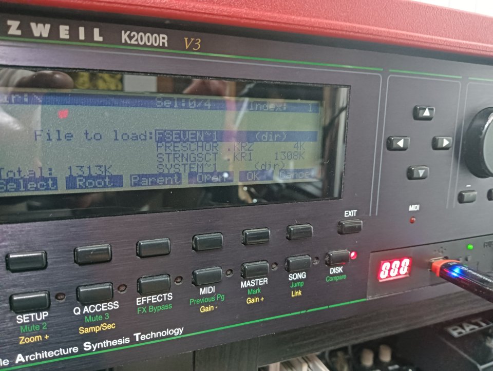Kurzweill k2000R con extras de segunda mano · Foto 1 de 4 · Asturias · 350 €