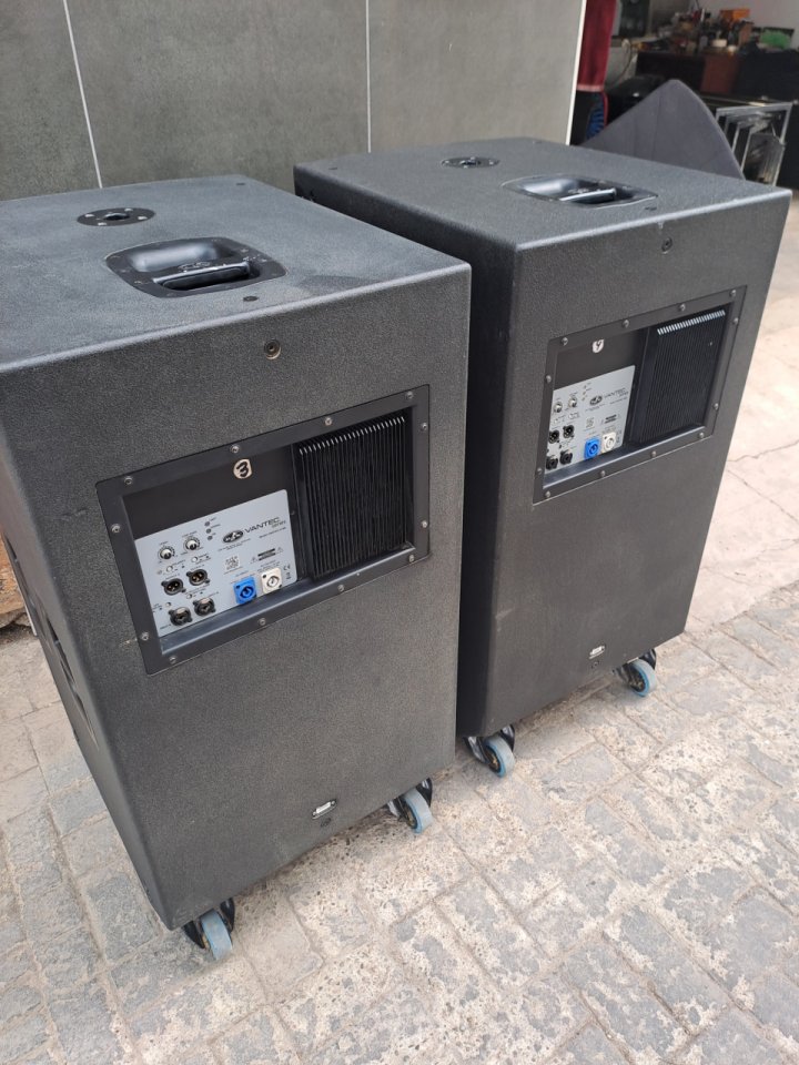 Dos Subgraves Das Vantec 218a + Fundas + Soportes Satelites de segunda mano · Foto 7 de 8 · Sevilla · 3150 €