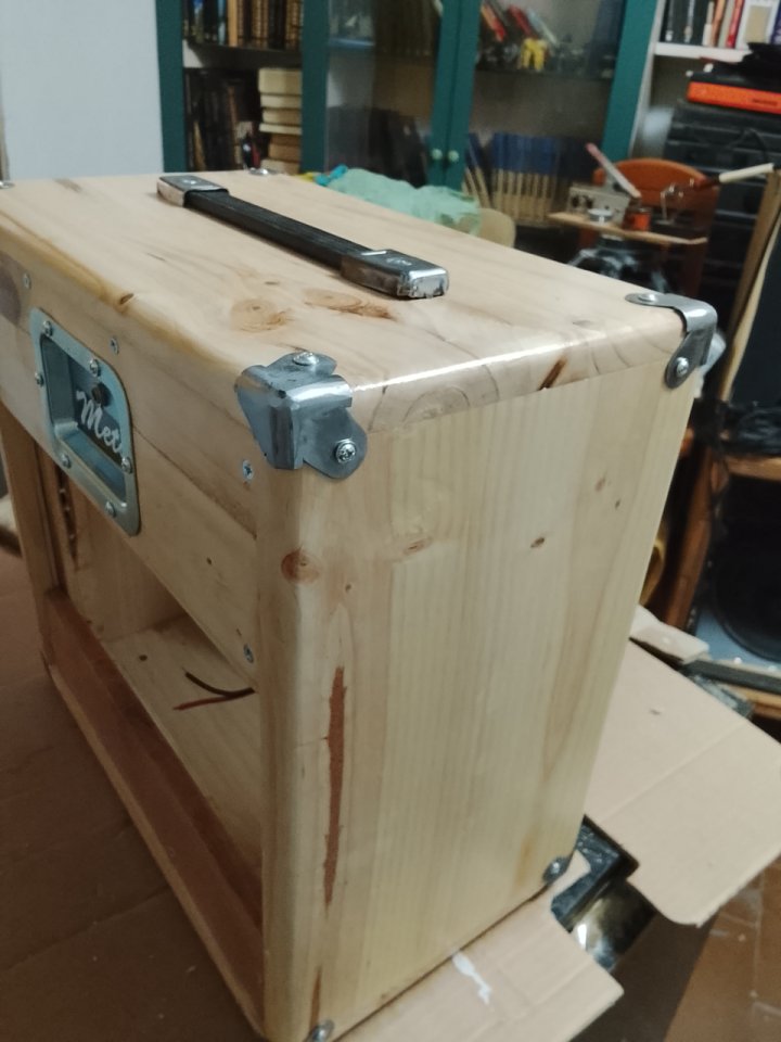 Pantalla 1x12 madera de Abeto Finlandés 18mm de segunda mano · Foto 5 de 10 · Cáceres · 90 €