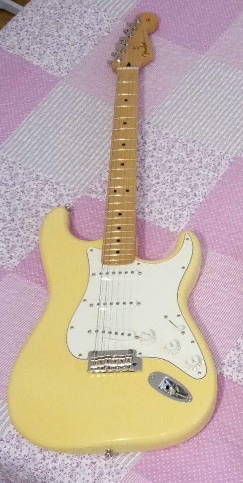 Fender Player Stratocaster color Buttercream