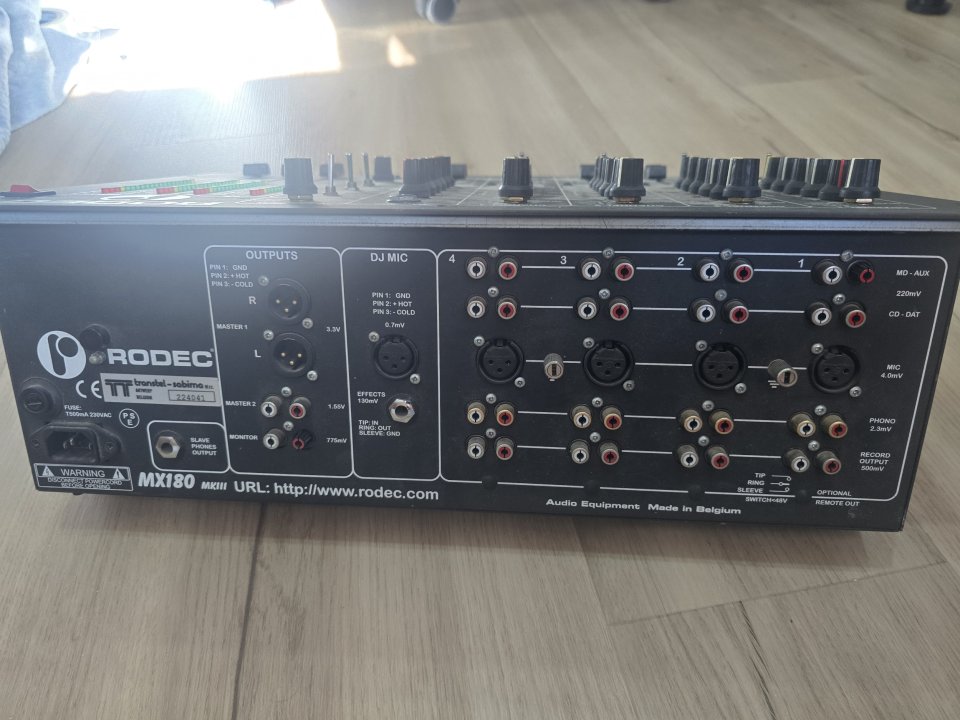 Rodec MX180 MKIII Mezclador DJ Profesional de segunda mano · Foto 2 de 2 · Madrid · 770 €