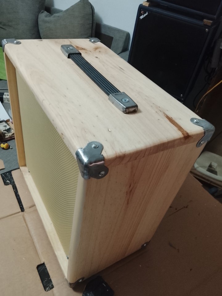 Pantalla 1x12 madera de Abeto Finlandés 18mm de segunda mano · Foto 6 de 10 · Cáceres · 90 €