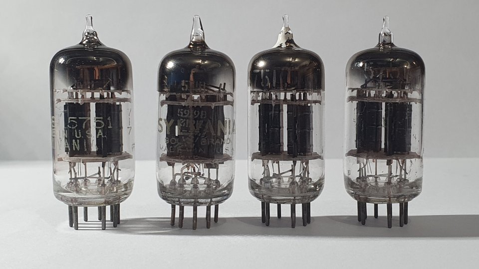 Válvula Sylvania 5751 Triple-Mica Black Plate NOS previo (HOLY GRAIL) tubo