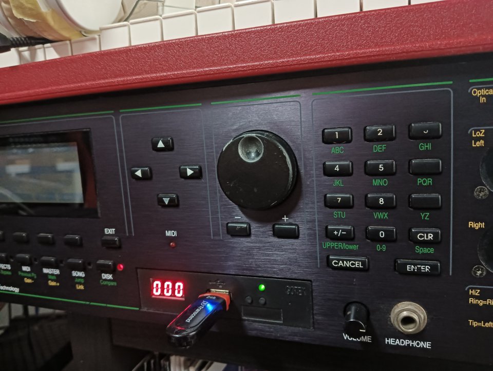 Kurzweill k2000R con extras de segunda mano · Foto 4 de 4 · Asturias · 350 €