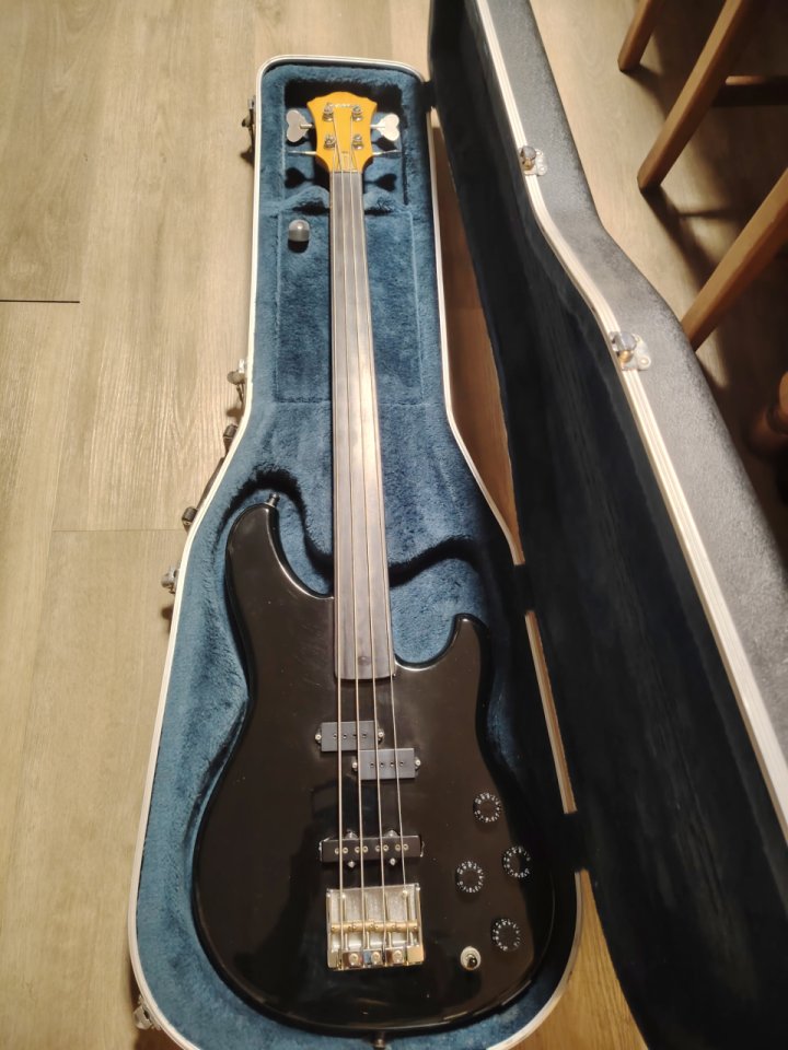 Ibanez Roadster Fretless 1980 de segunda mano · Foto 1 de 6 · Madrid · 800 €