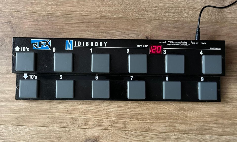 Pedalera MIDI Rolls RFX MP128P MidiBuddy de segunda mano · Foto 1 de 5 · Barcelona · 60 €
