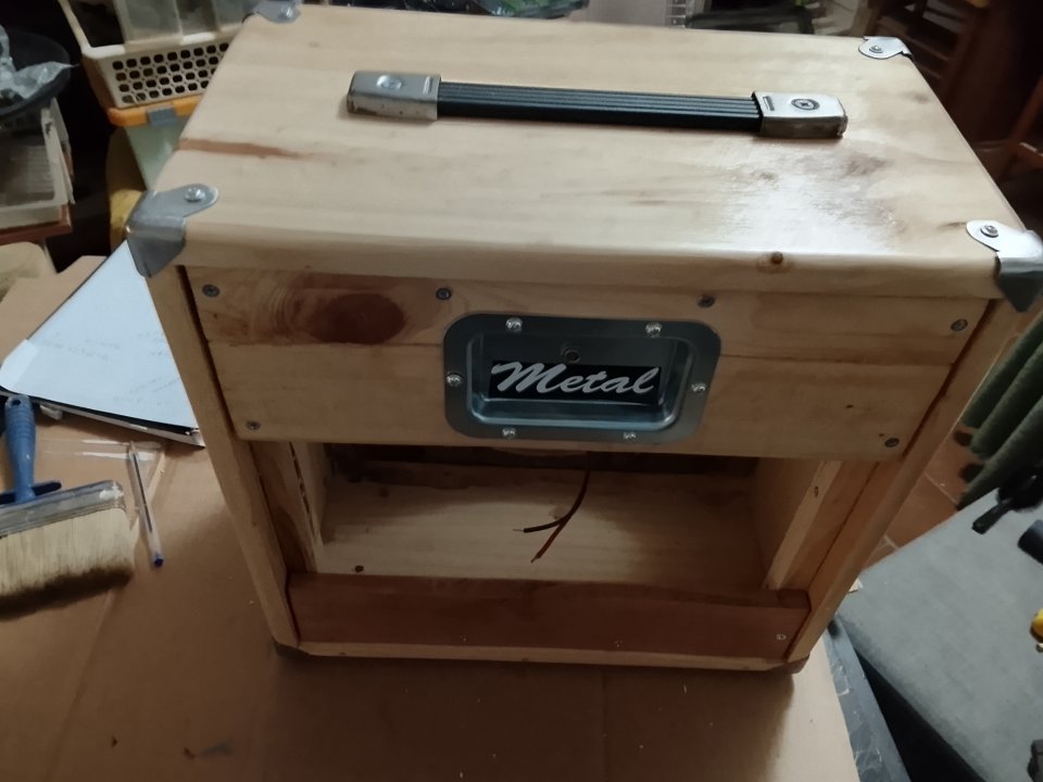 Pantalla 1x12 madera de Abeto Finlandés 18mm de segunda mano · Foto 8 de 10 · Cáceres · 90 €