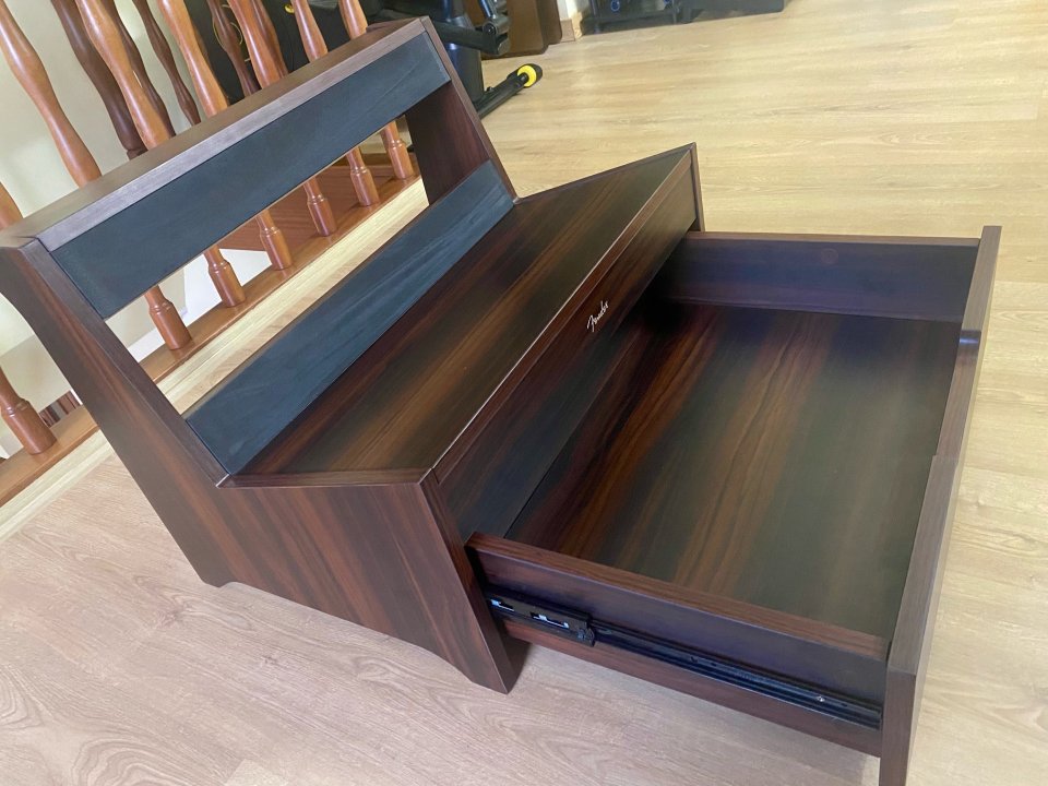 Fender Deluxe Wooden Amplifier Stand de segunda mano · Foto 5 de 9 · Pontevedra · 190 €