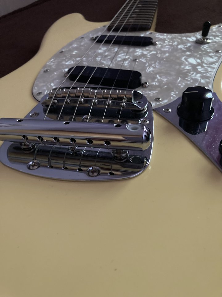 Fender Mustang de segunda mano · Foto 3 de 9 · Madrid · 1000 €