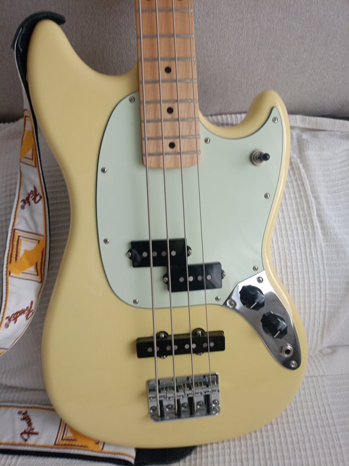 Fender Mustang Bass Player de segunda mano · Foto 2 de 4 · Madrid · 650 €