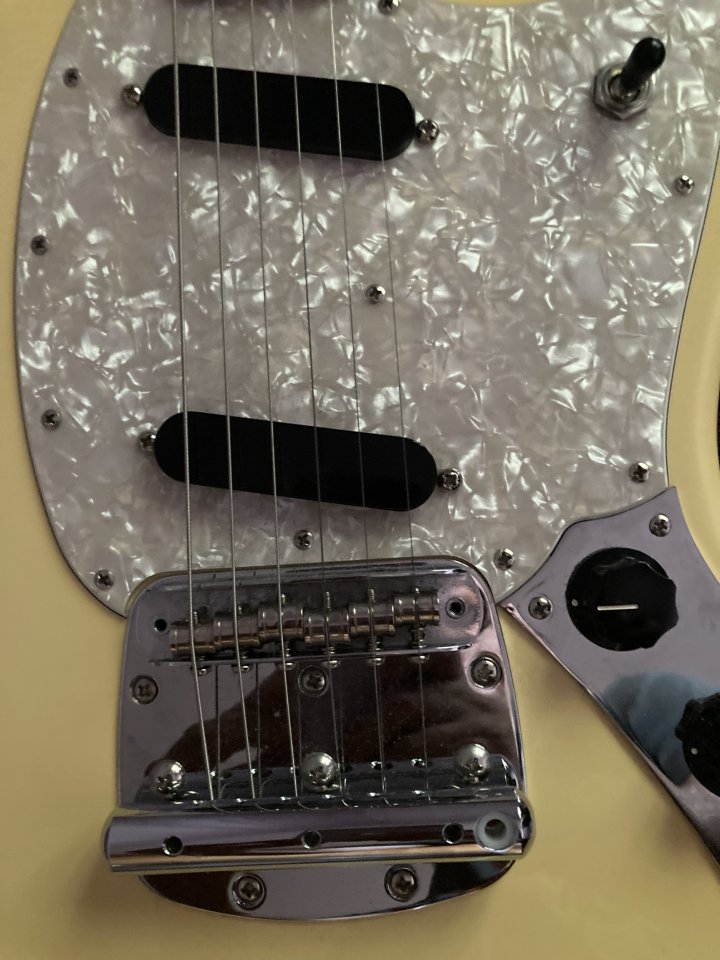 Fender Mustang de segunda mano · Foto 4 de 9 · Madrid · 1000 €