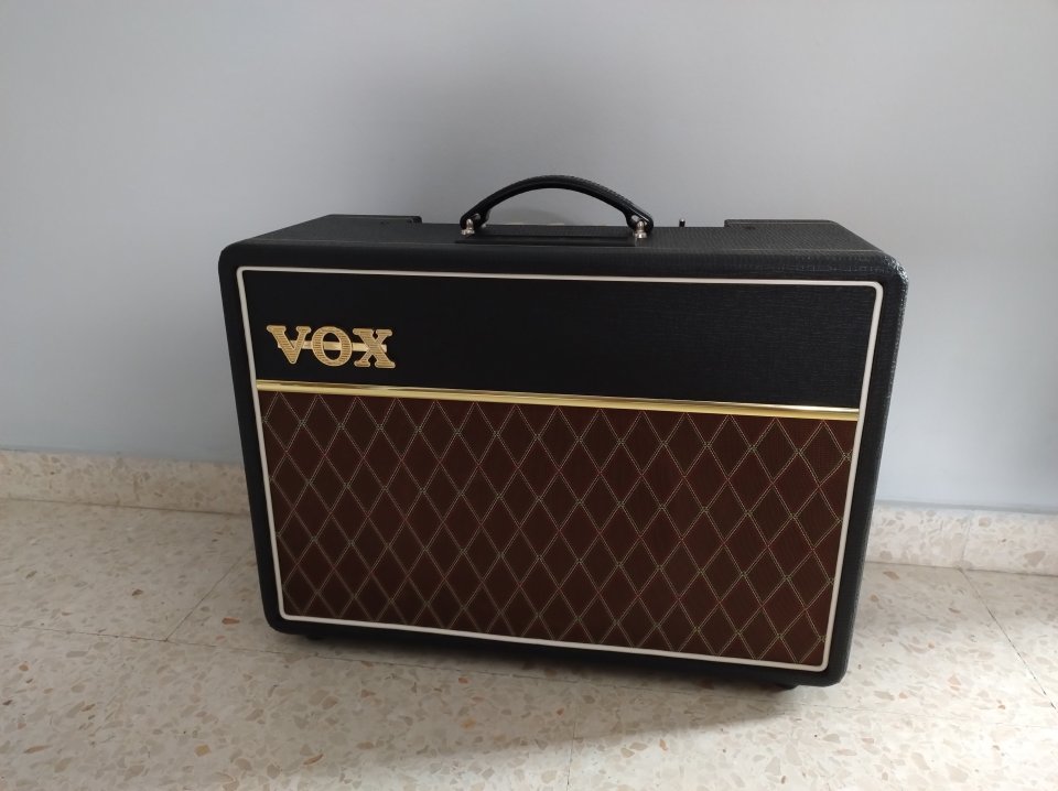 (O CAMBIO) VOX AC10C1 + funda