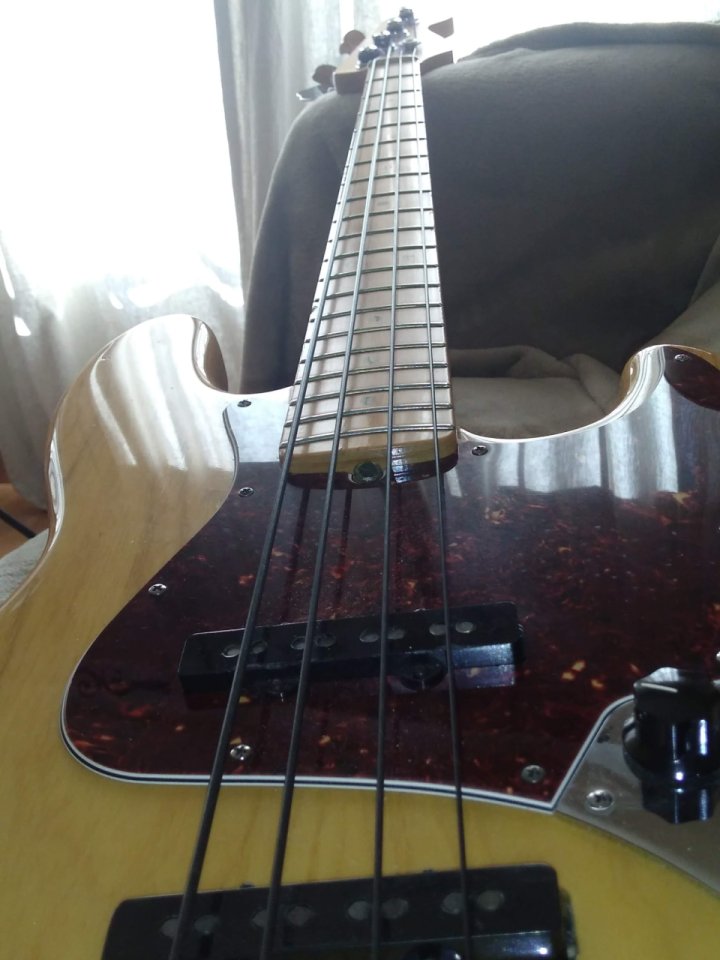 Bajo Fender Jazz Bass American Standard de segunda mano · Foto 4 de 8 · Valladolid · 1250 €