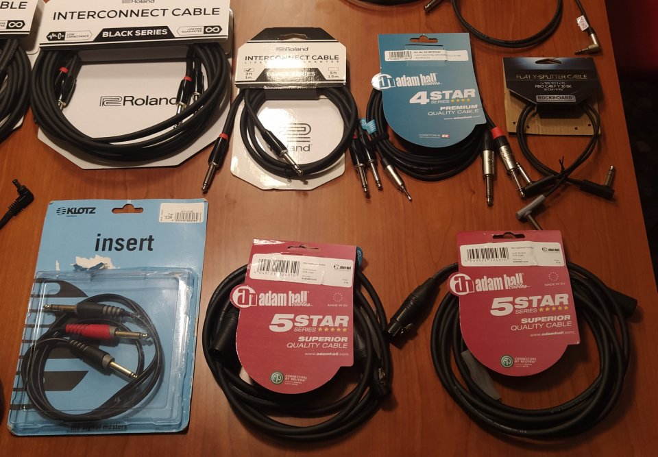 Lote de material de estudio, cables, fuentes de alimentación.. de segunda mano · Foto 3 de 10 · Valencia · 350 €