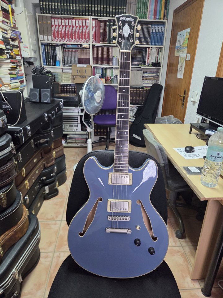 D'Angelico Excel DC Tour Slate Blue (IMPECABLE, como nueva) - Por Gibson SG de segunda mano · Foto 2 de 4 · Barcelona