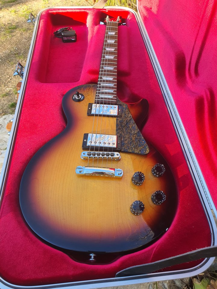 Gibson Les Paul Studio 2016 High Performance de segunda mano · Foto 1 de 7 · Segovia · 1000 €