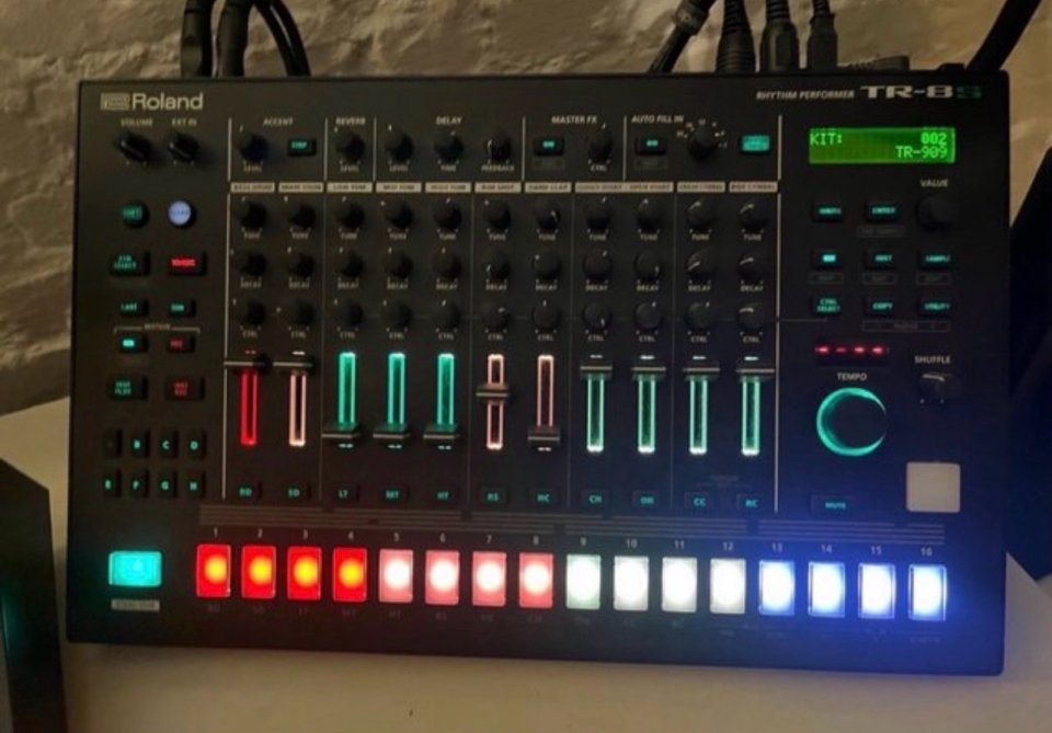 Roland Tr 8s de segunda mano · Foto 1 de 4 · Badajoz · 490 €