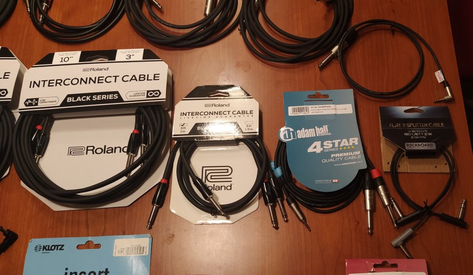 Lote de material de estudio, cables, fuentes de alimentación.. de segunda mano · Foto 5 de 10 · Valencia · 350 €