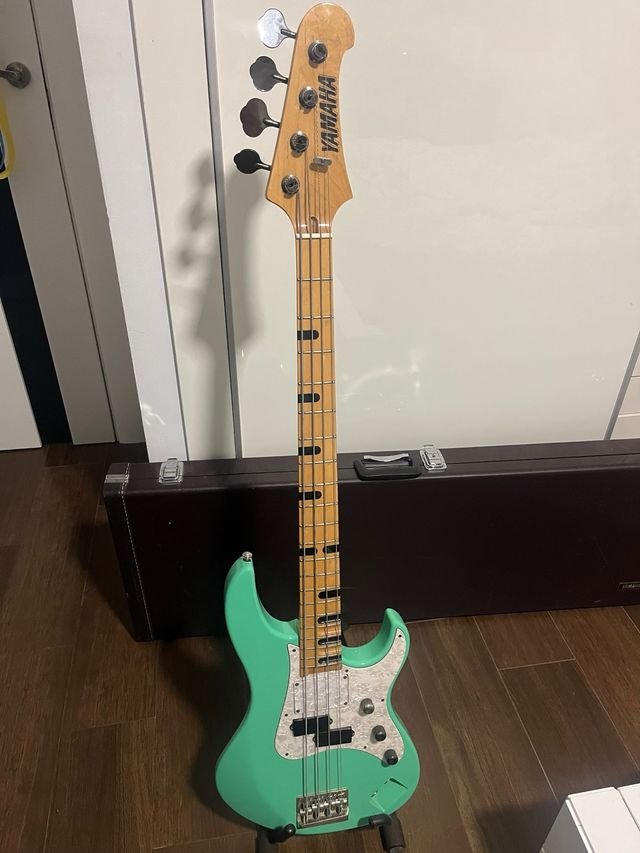 Bajo Yamaha Attitude limited 2