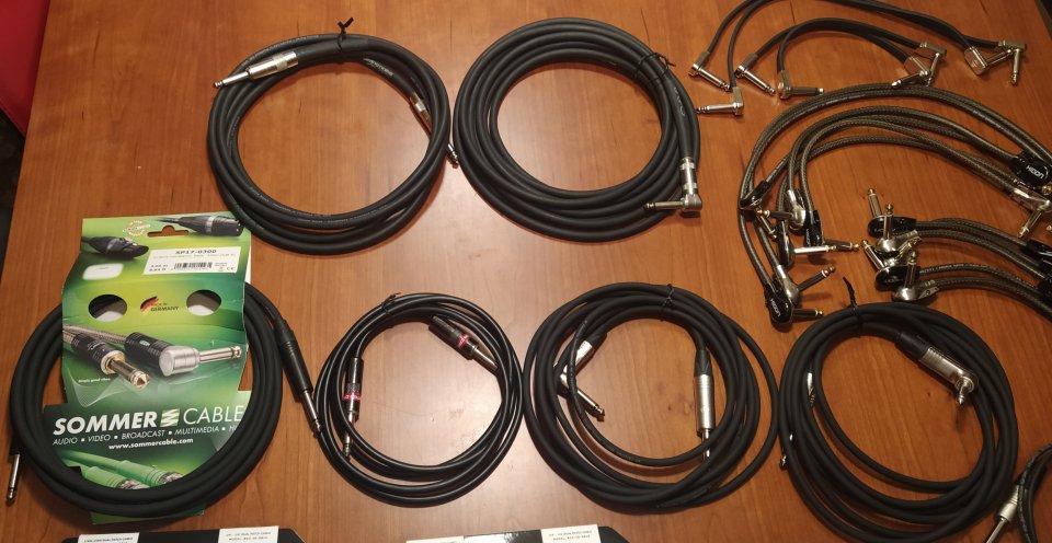 Lote de material de estudio, cables, fuentes de alimentación.. de segunda mano · Foto 6 de 10 · Valencia · 350 €