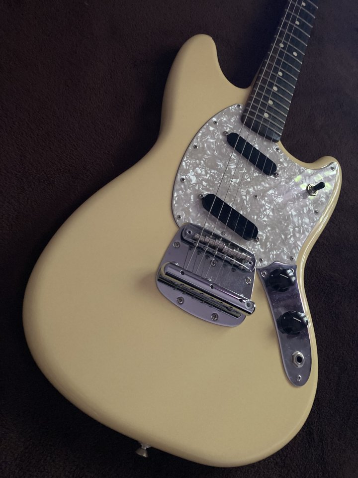 Fender Mustang de segunda mano · Foto 9 de 9 · Madrid · 1000 €